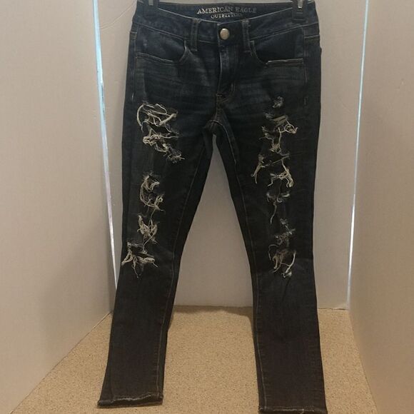 AE Destroyed Stretch Jeans Skinny Size 2 - Picture 1 of 3